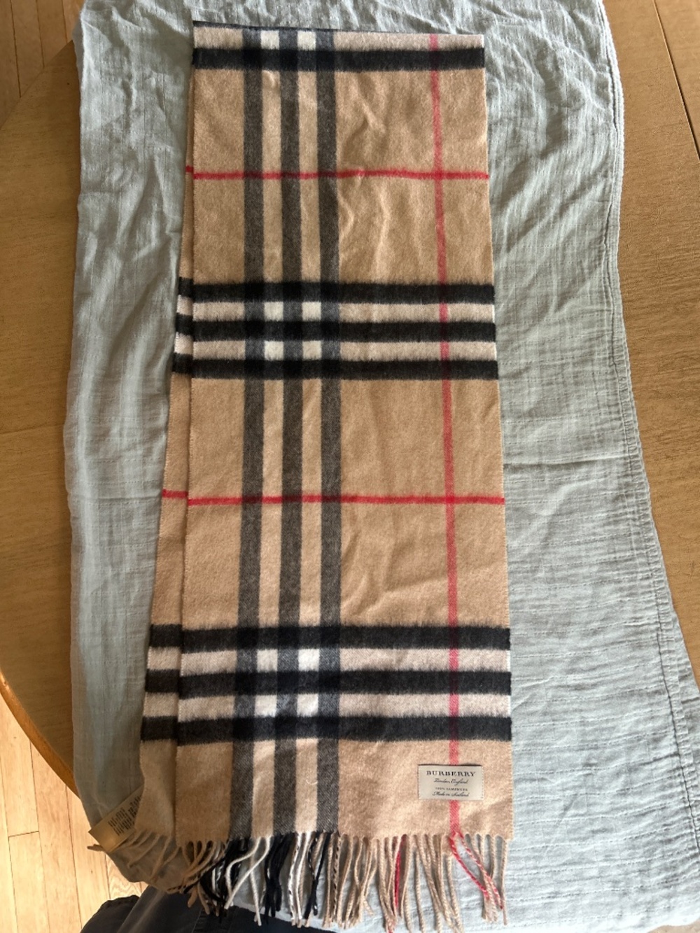 Burberry 100% cashmere Scarf - Picture 2 of 7